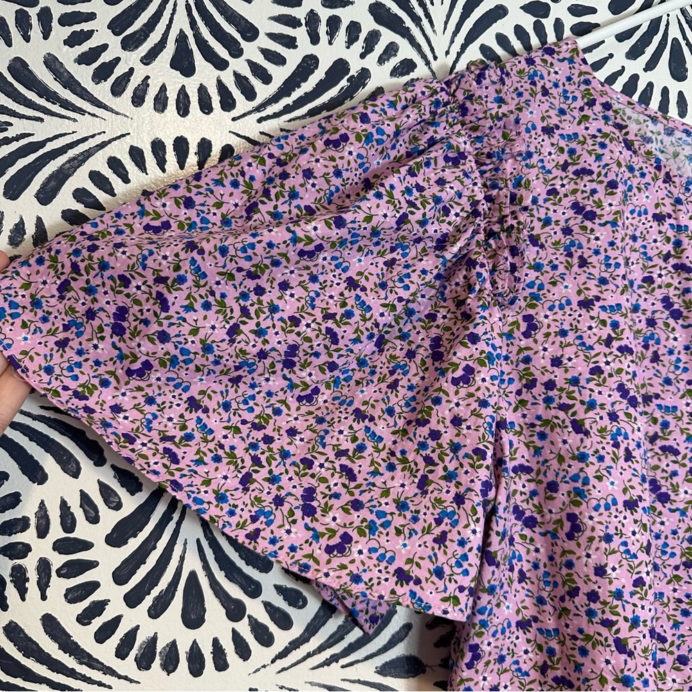 Tuckernuck Pomander Place Ditzy Floral Ruffle Flutter Sleeve Top - Picture 7 of 11